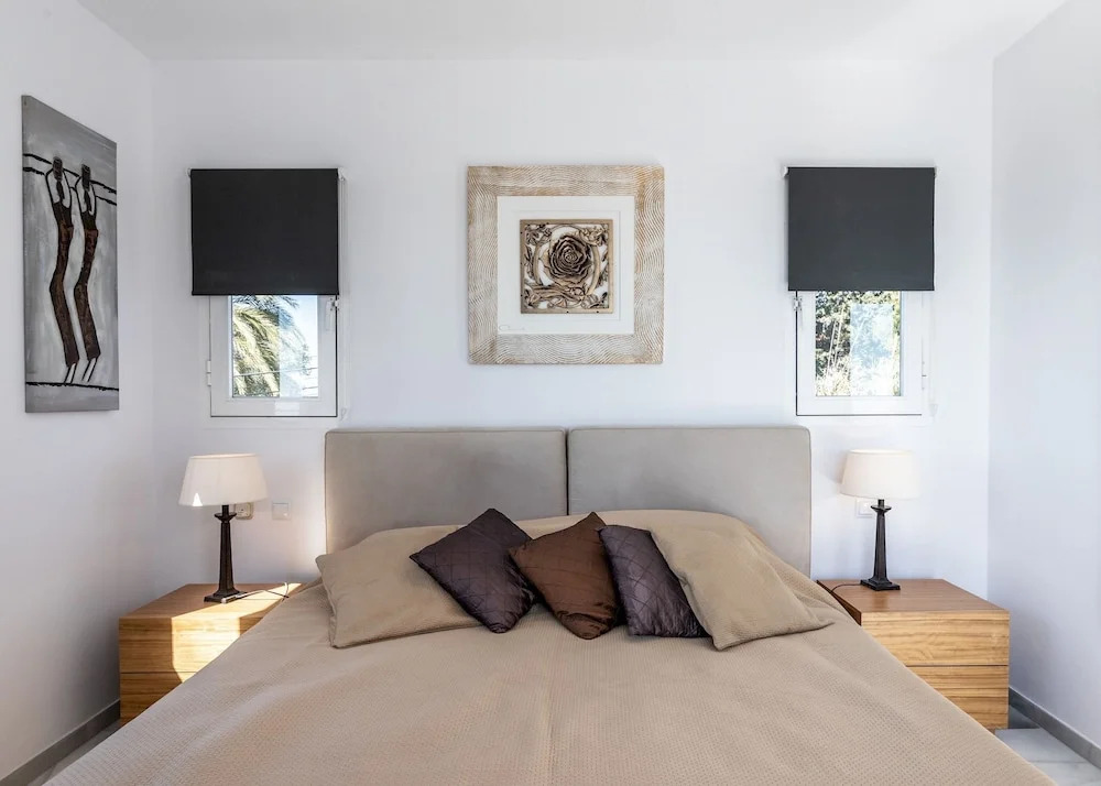 5BR 4BA Villa Romano With Panoramic Sea and Golf Views in Elviria, Marbella