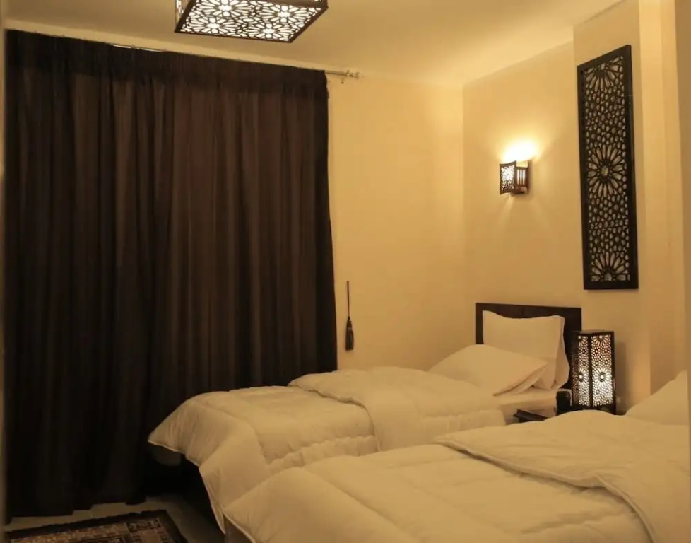 9 Pyramids Inn