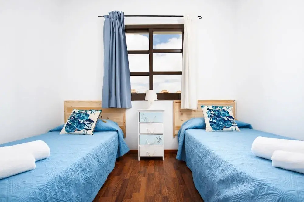 Villa - Sleeps 6 - Pool - Pets Ok - Parking