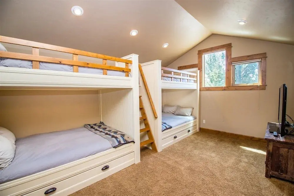 56540 Sunstone Loop
