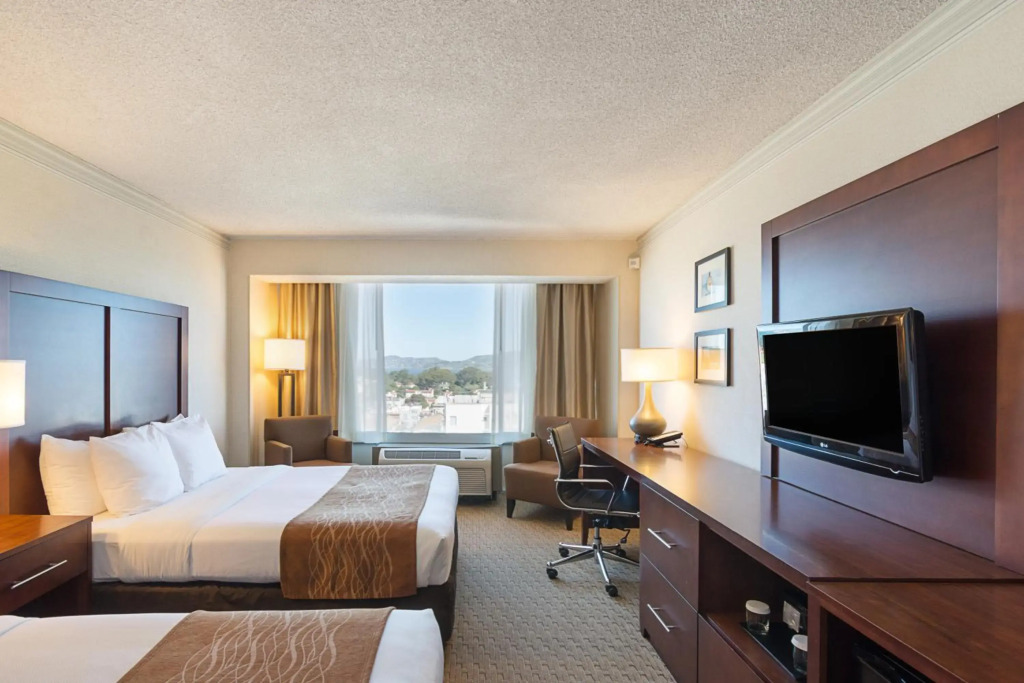 Comfort Inn By the Bay