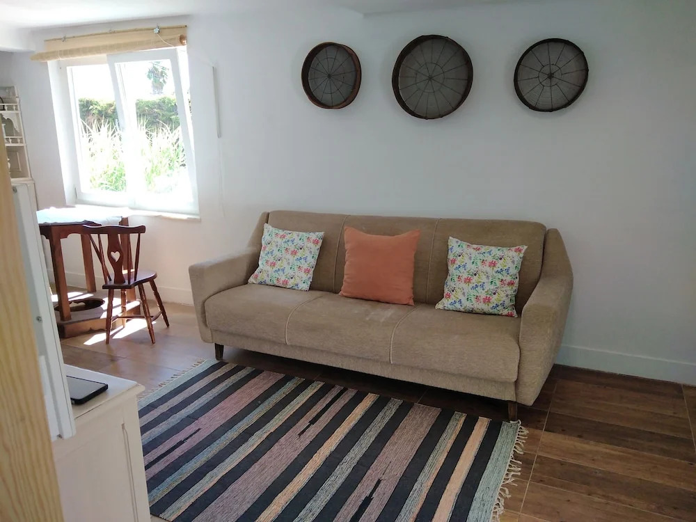 Charming 2-bed House in Sesimbra
