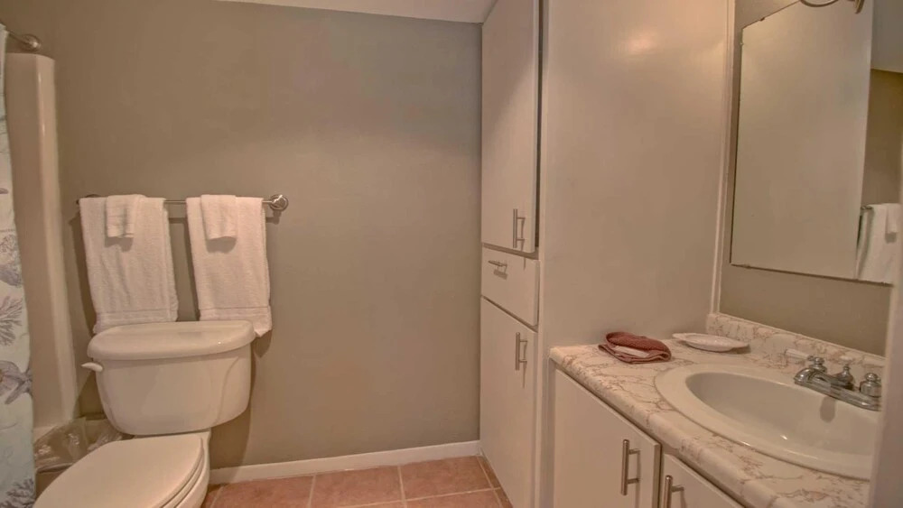 211 - 2 Br Condo
