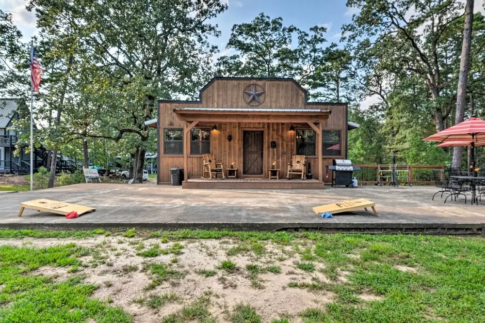 2 Mi to Choctaw Landing: 'western Daze' Cabin!
