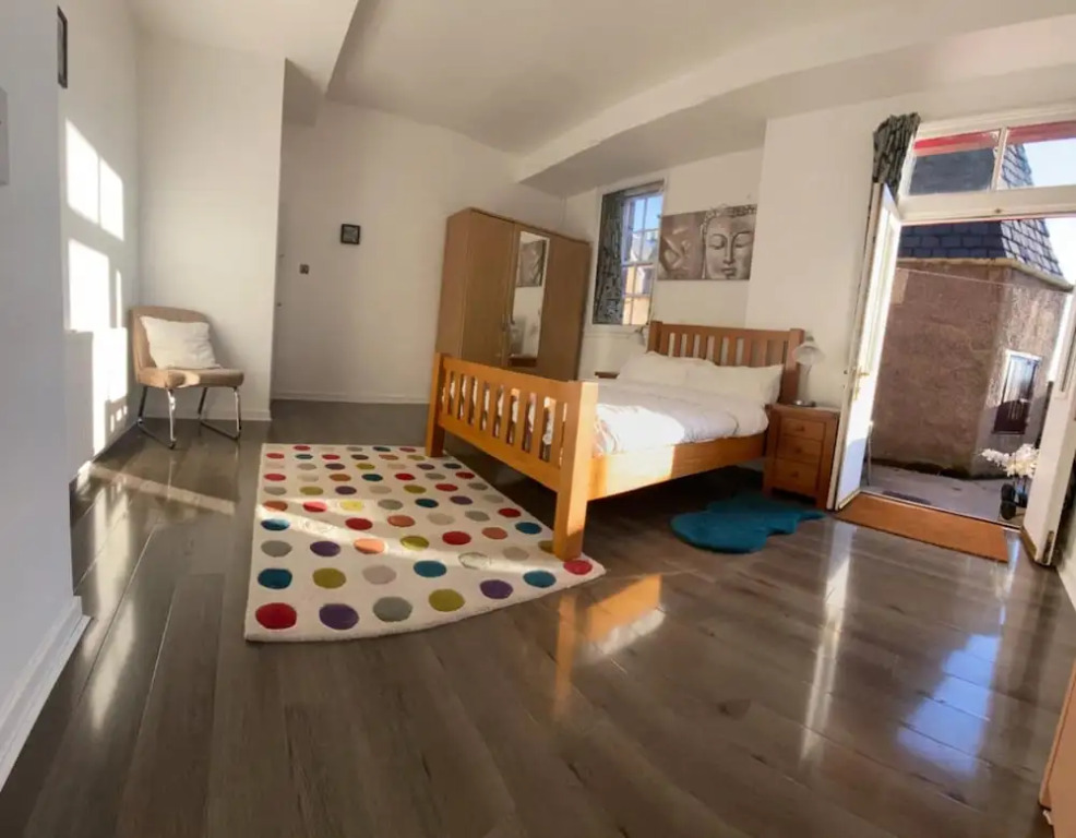 2-bed Historic Apartment in old Town Edinburgh