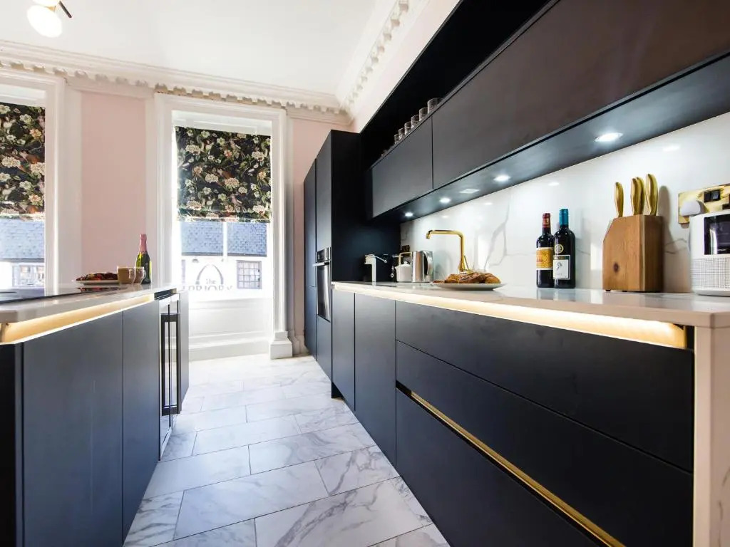 Luxury Travel Emporium YO1 - Exquisite 400 Year Old, City Centre Townhouse