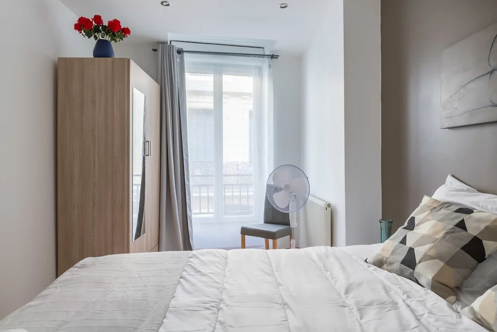 Cozy 3BR Apartment in Capucins, Bordeaux