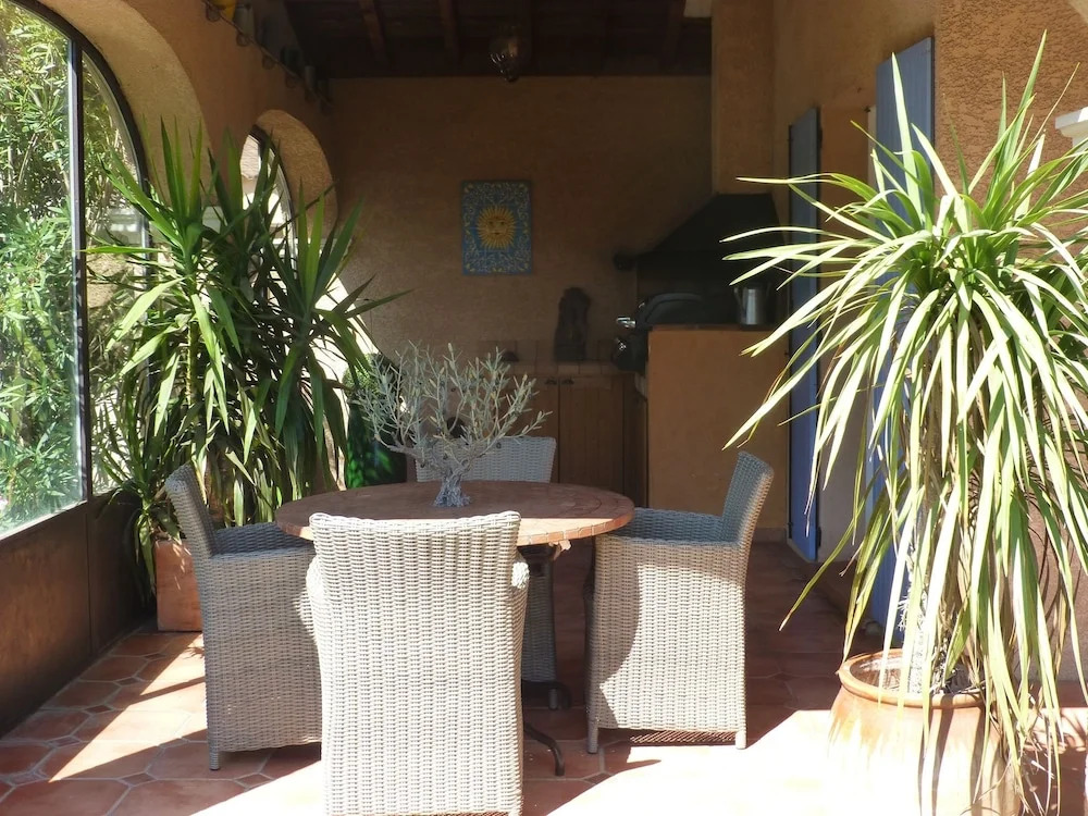 Villa With 4 Bedrooms in Roquemaure, With Private Pool, Enclosed Garde