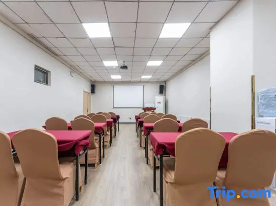 Grace Inn (Tengzhou Railway Station RT-Mart)