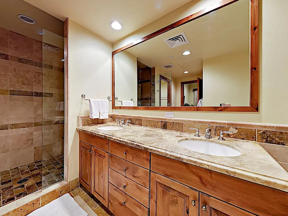 New Listing! The Valley: Luxe Ski-in/ski-out 3 Bedroom Condo