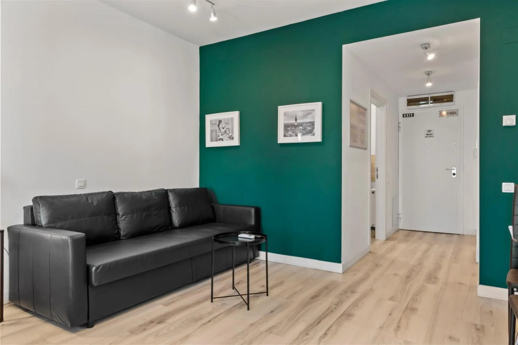 AQUARIUS: Upscale Flat in the Heart of Bucharest