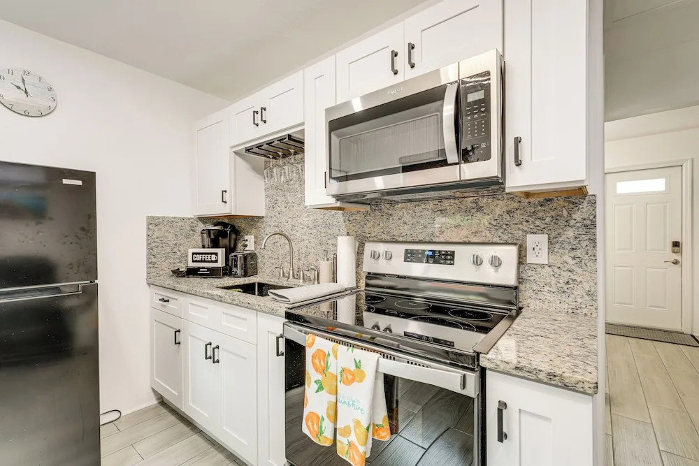 2 Mi to Madeira Beach: Quiet Casita w/ Shared Pool