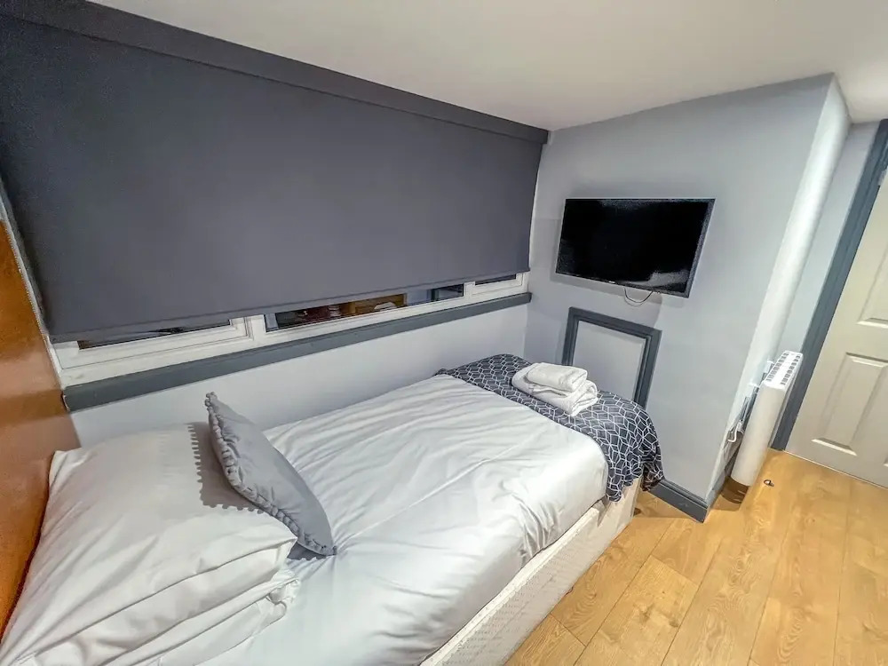 Twenty Hotel & Bar
