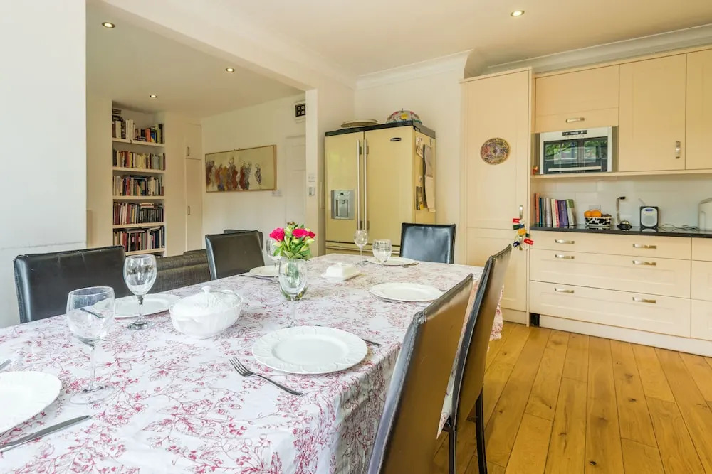 Charming Golders Green Home by Hampstead Heath