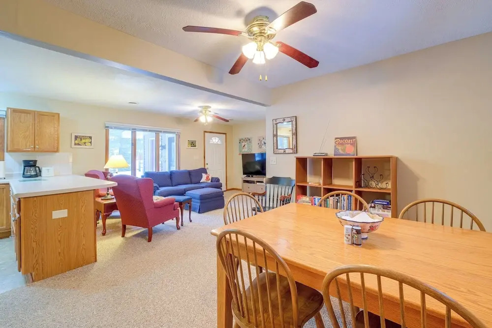Cozy Cottage w/ Sunroom - Walk to Higgins Lake