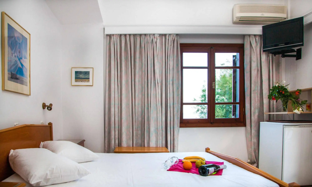 Irinis Rooms Fteouras
