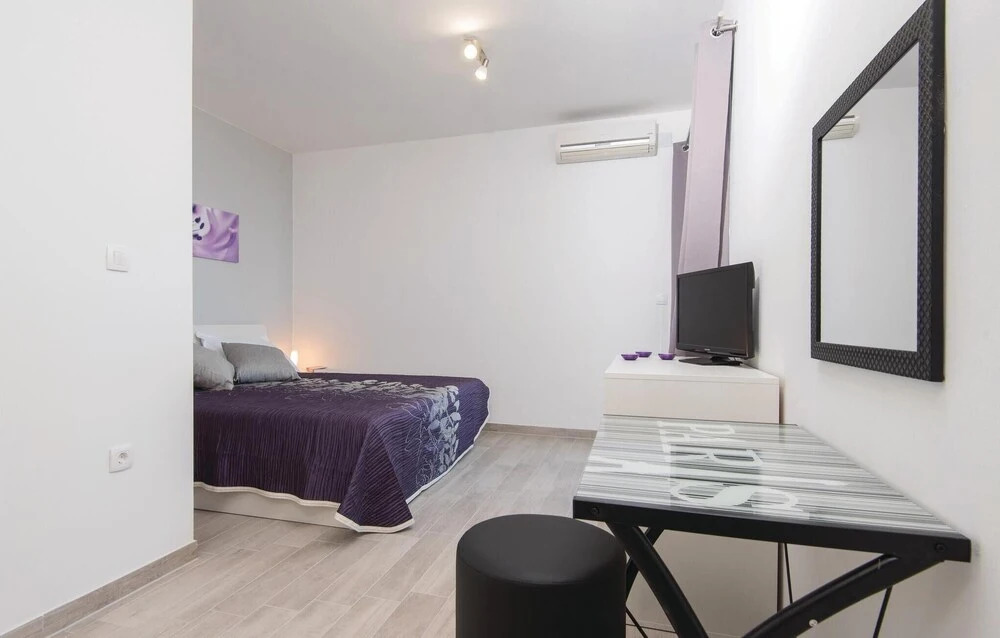 Awesome Home in Sreser with Hot Tub, WiFi & 4 Bedrooms