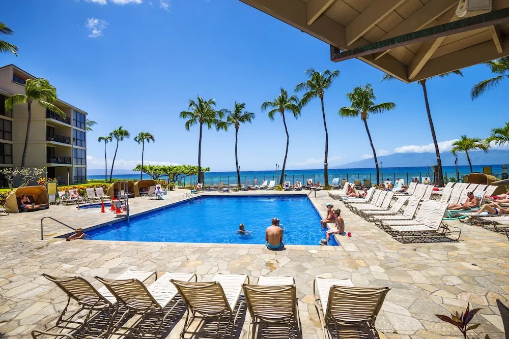 Kaanapali Shores Studio 642 Studio Bedroom Condo by RedAwning