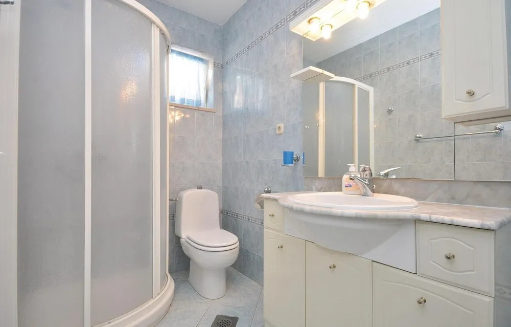 Amazing Apartment in Pucisca With 3 Bedrooms and Wifi