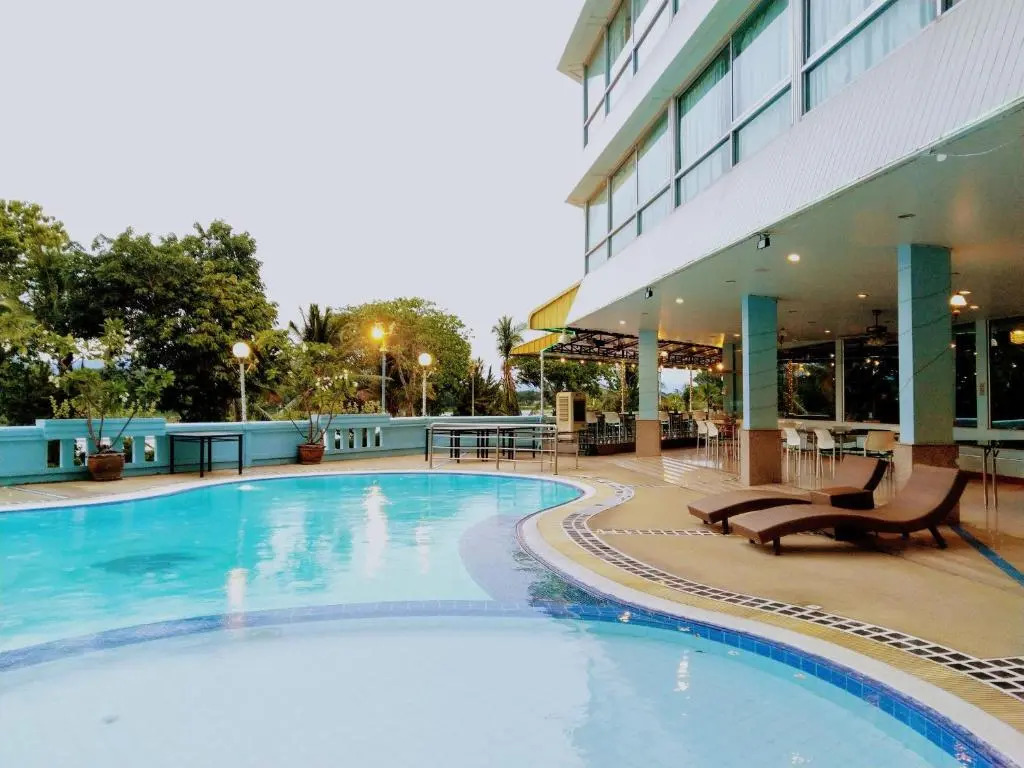 Viang Tak Riverside Hotel