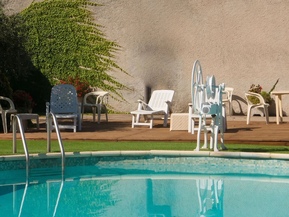 Holiday Home in Montbrun-des-Corbieres with Pool
