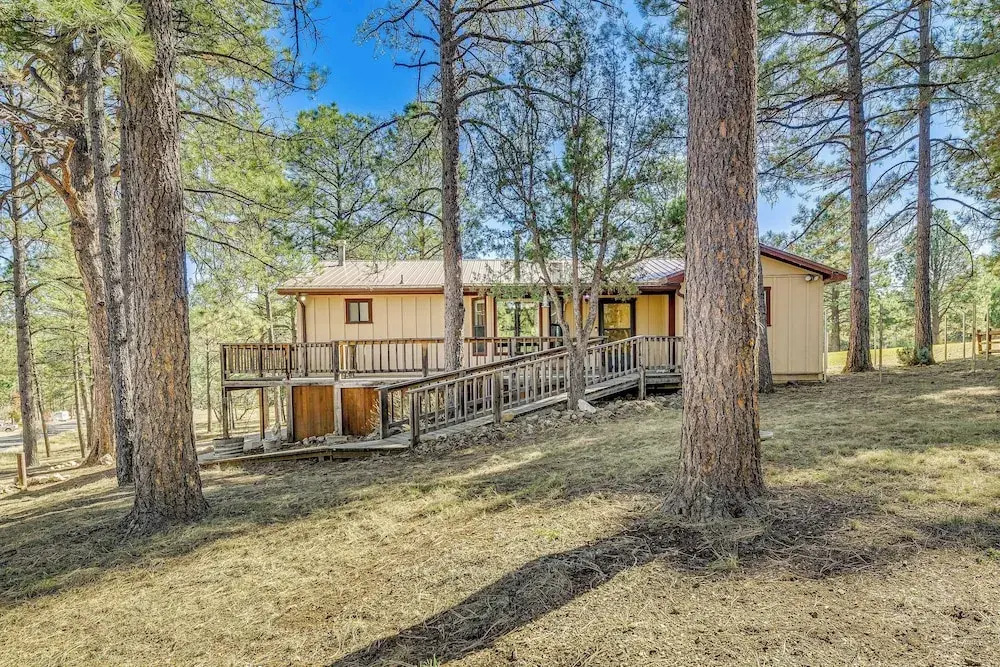 Ruidoso Cabin w/ Hot Tub ~ 2 Mi to Grindstone Lake