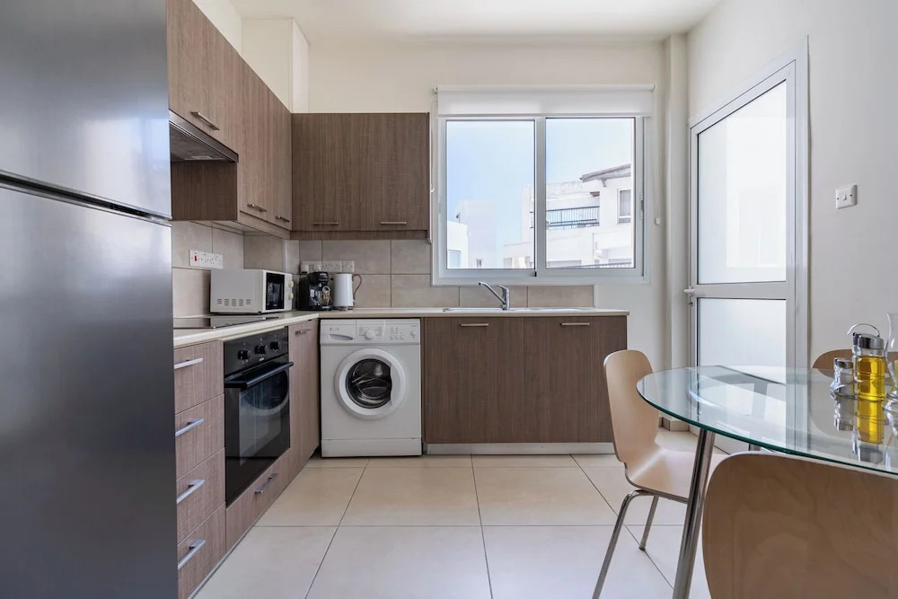 2BR Apt Near Larnaca Beach & Center
