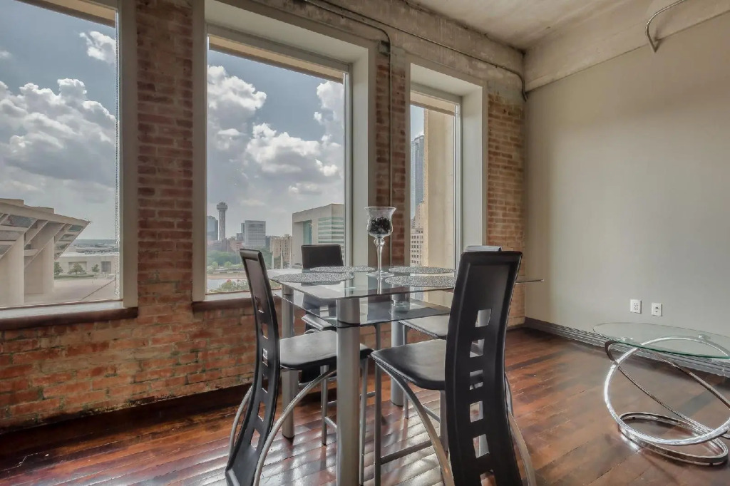 Luxury Downtown Dallas Stay by Amyfinehouse