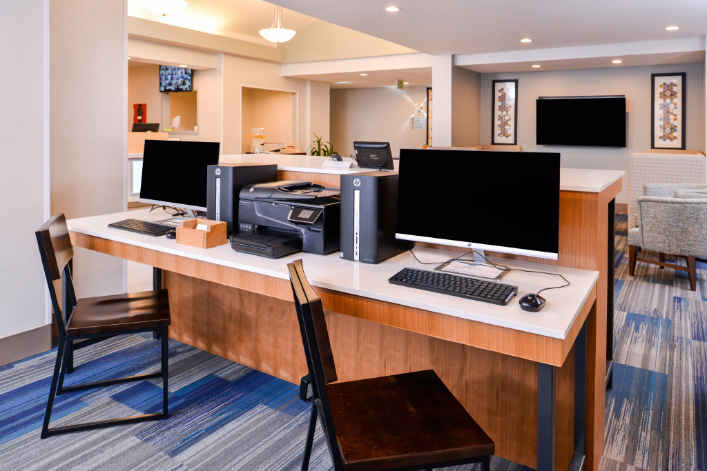 Holiday Inn Express & Suites Lacey - Olympia by IHG