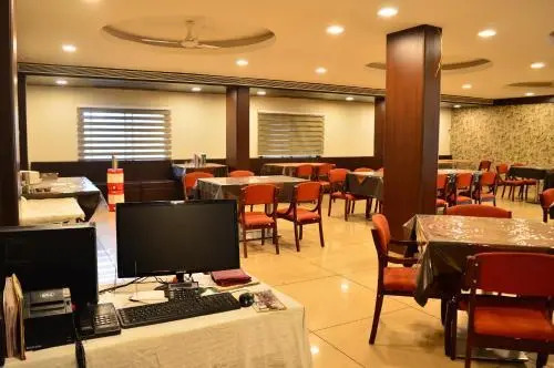 HOTEL MAHESHWARI GREEN's
