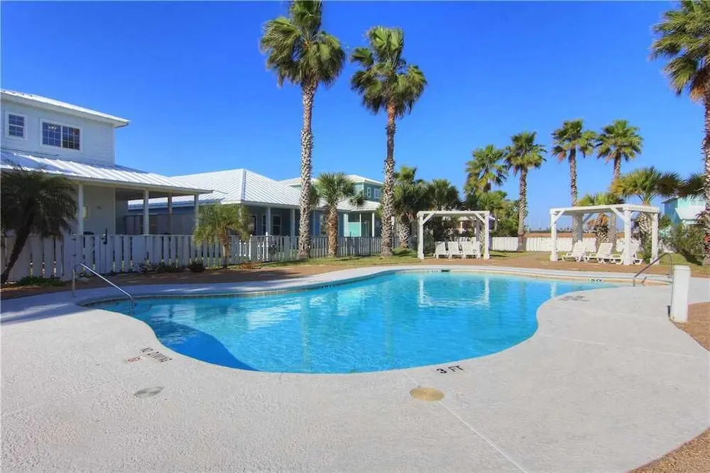 Aransas Palms - 4 Br home by RedAwning