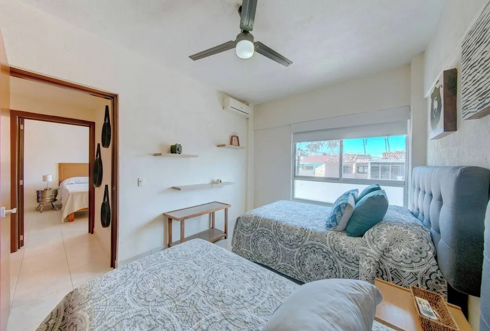 Beautiful Condo With Pool and Close to the Beach