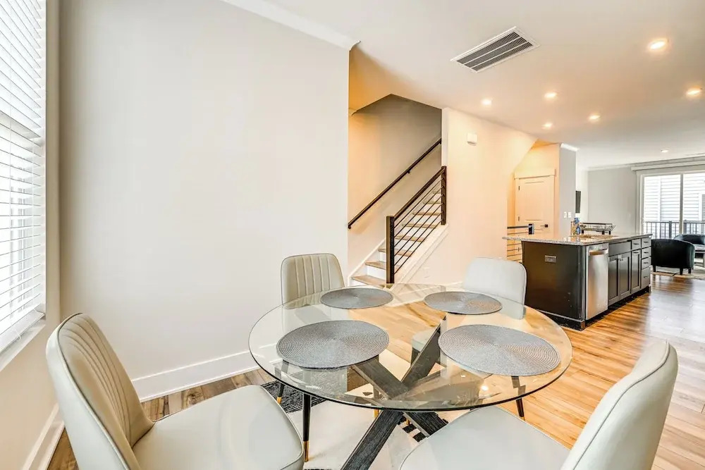 2 Mi to Dtwn Charlotte: Unit w/ Rooftop Deck!