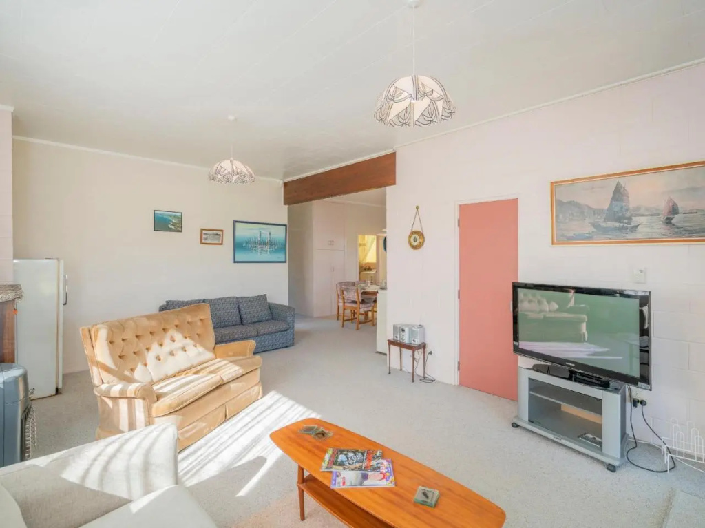 Cosy at Cooks - Cooks Beach Downstairs Holiday Unit