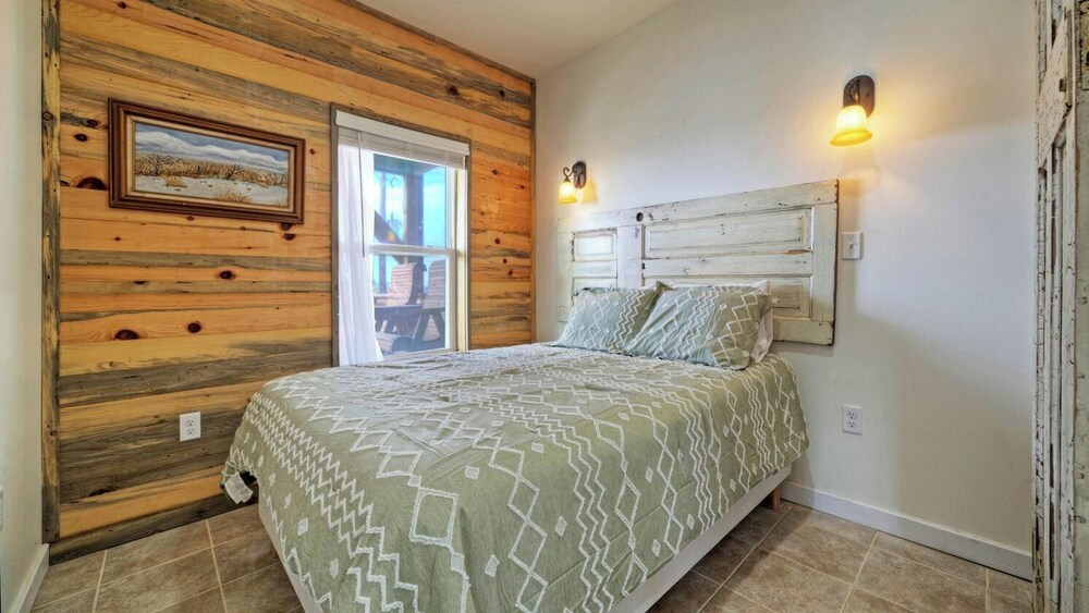 Sleeps 38 5 Laguna Village Homes Waterfront Pool, Private Boat Dock, Ramp