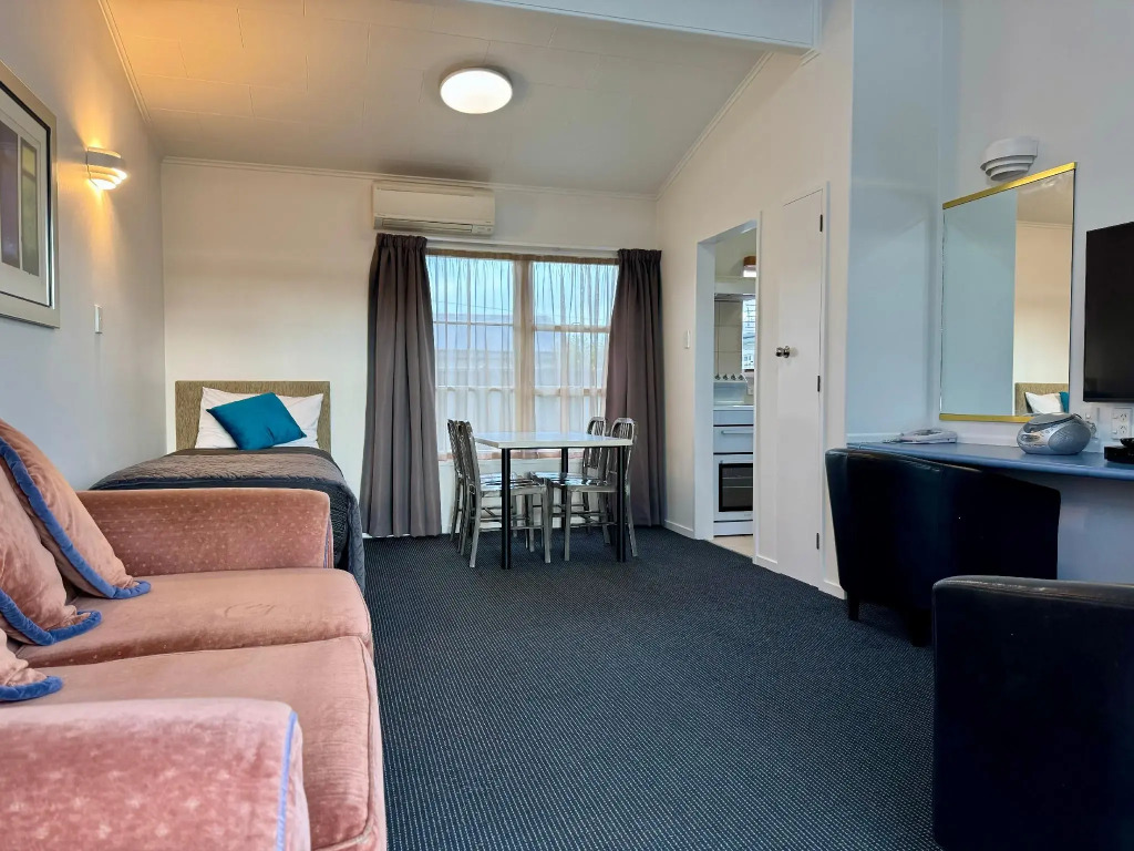 Teal Motor Lodge