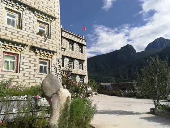 Heqing Linka Hotel