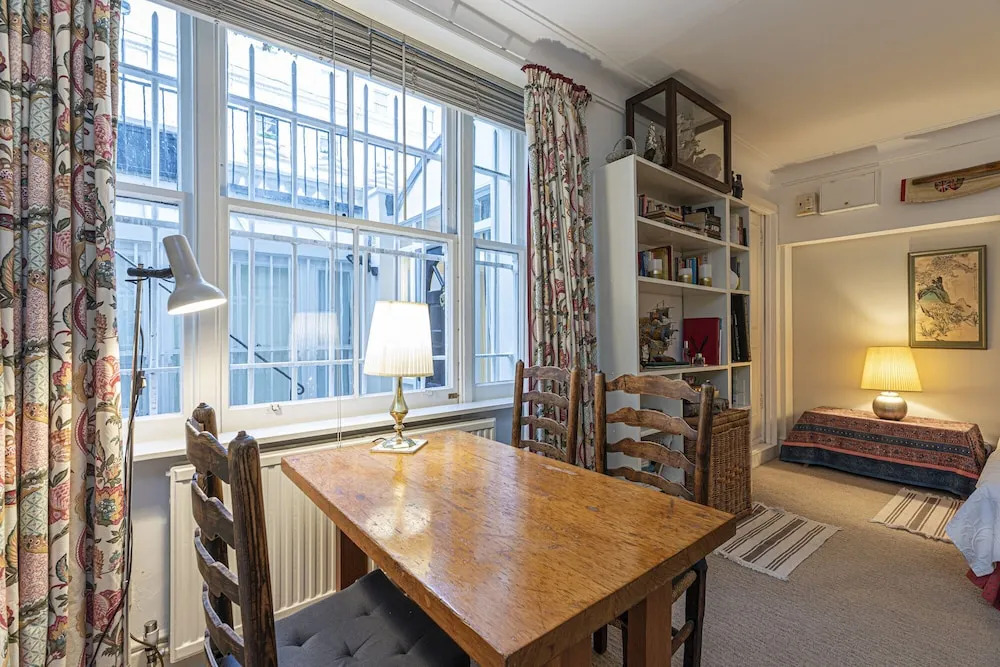 Attractive 2BR Flat in Little Venice, Maida Vale