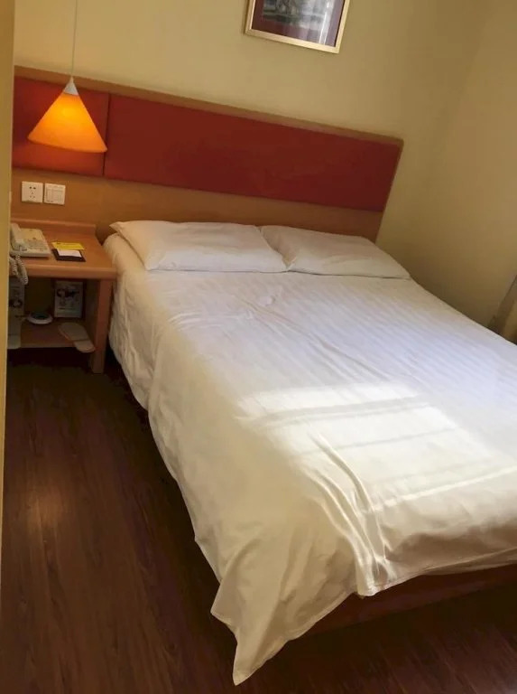 Home Inn (Shenzhen Dongmen Pedestrian Street Shaibu Metro Station)