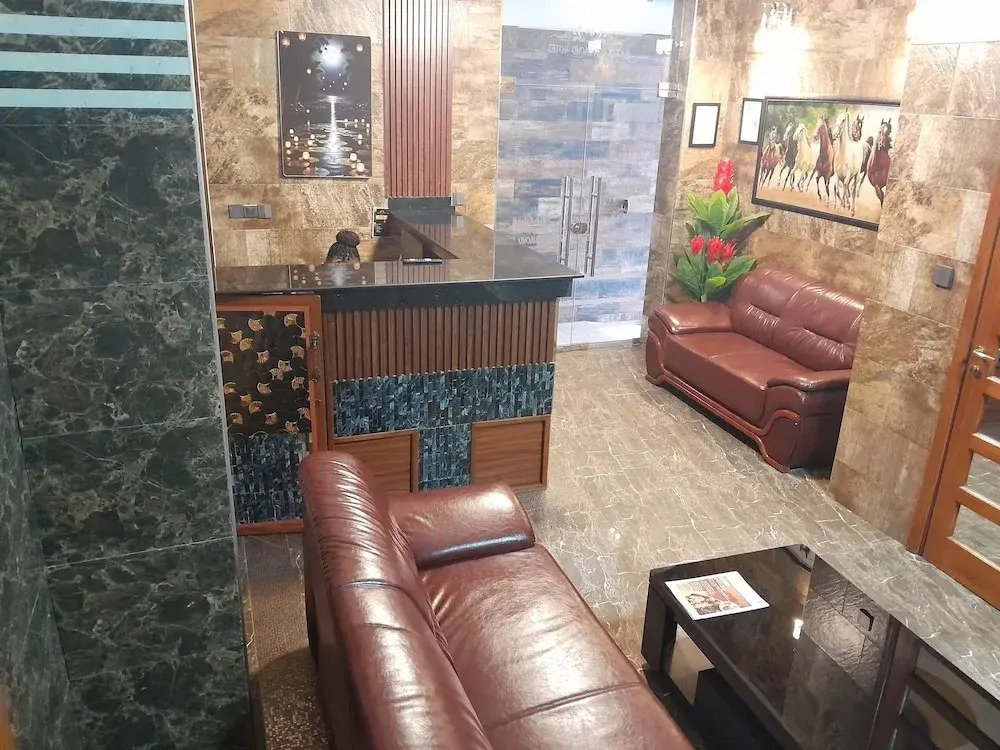 Mazola Diamond Hotel