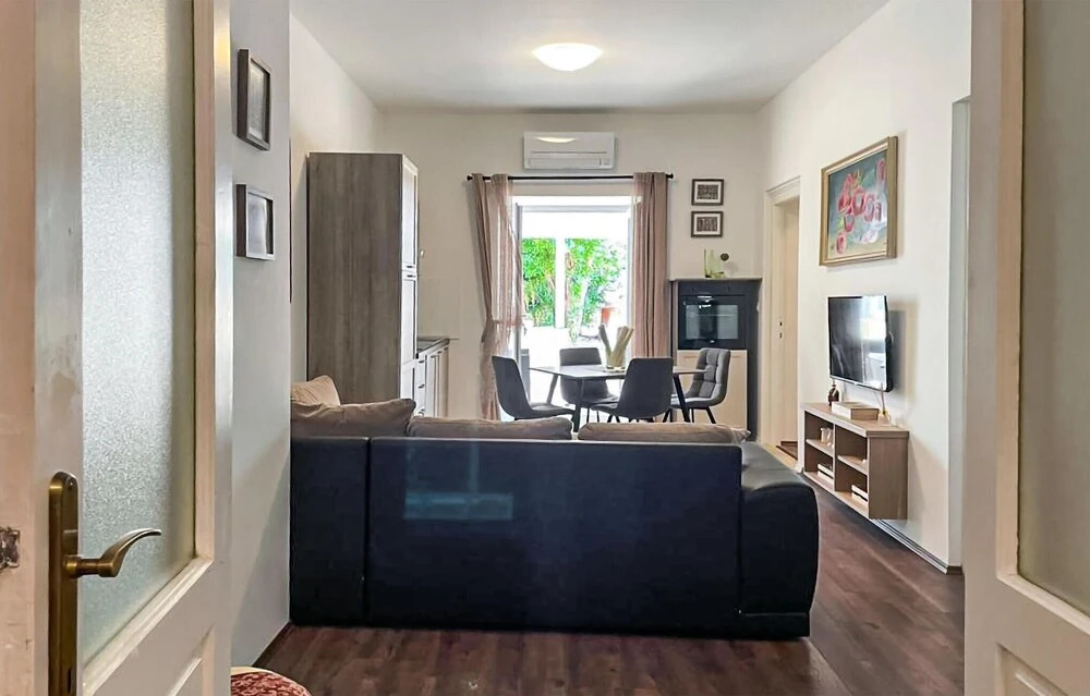 Amazing Apartment in Pula With Wifi and 2 Bedrooms