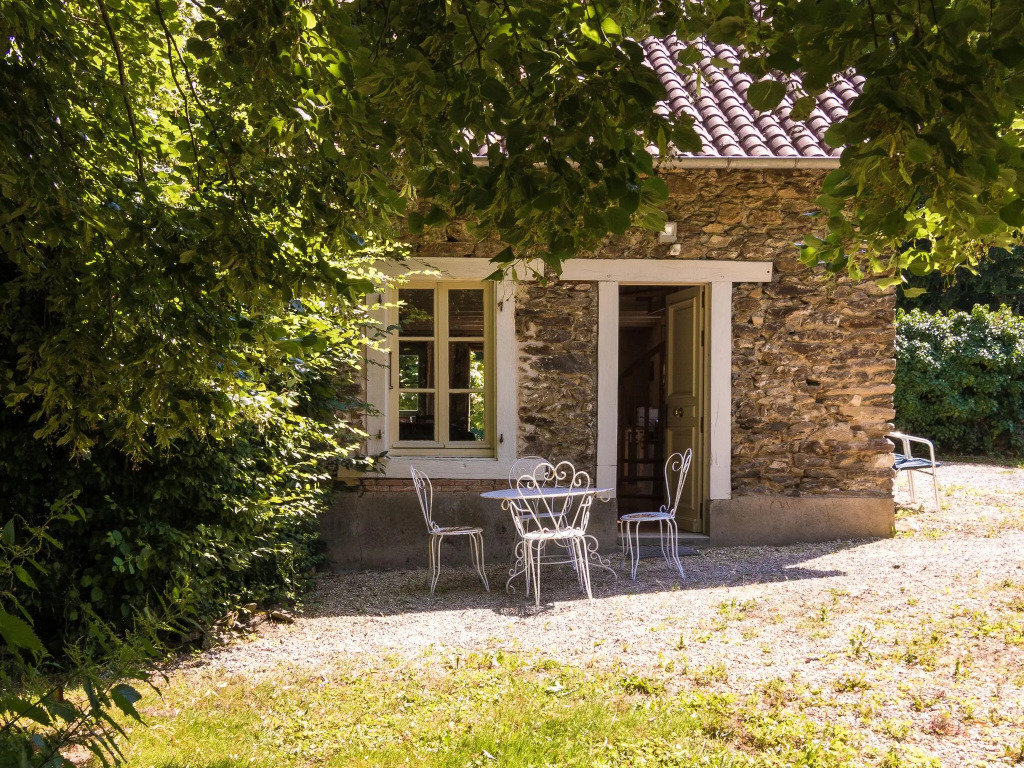 Cottage in Chaleix near Forest and Lake