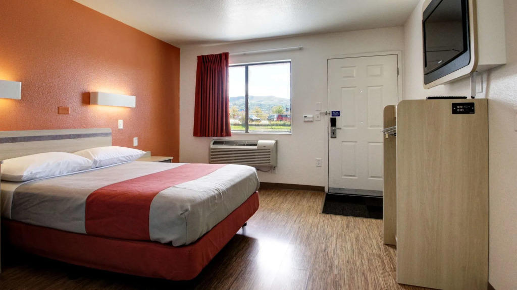 Super 8 by Wyndham Woods Cross - Salt Lake City North