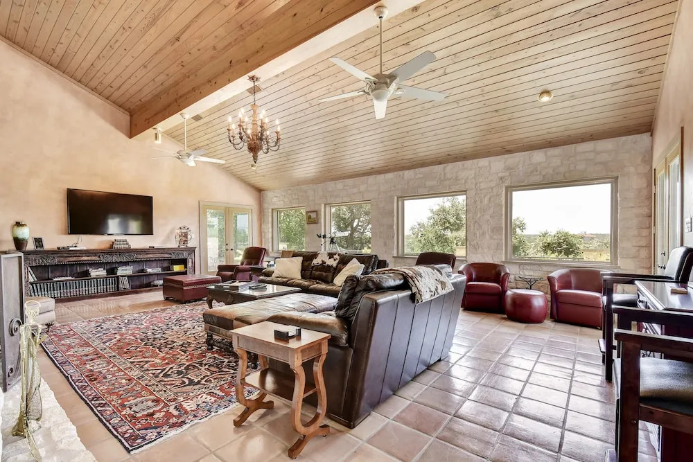 7BR 5 5BA Spicewood Sanctuary by RedAwning