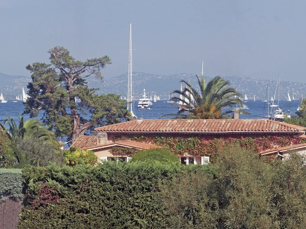 Sprawling Villa in Saint-tropez With Swimming Pool