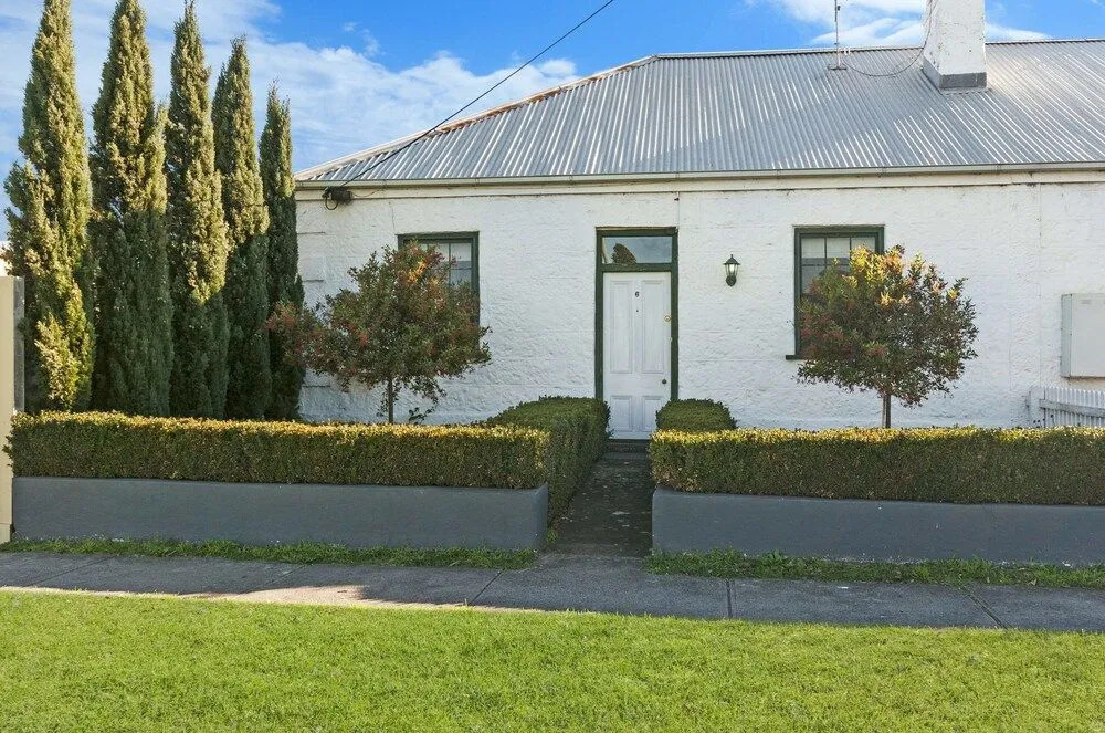 Cottage on James circa:1855 - Modern historic