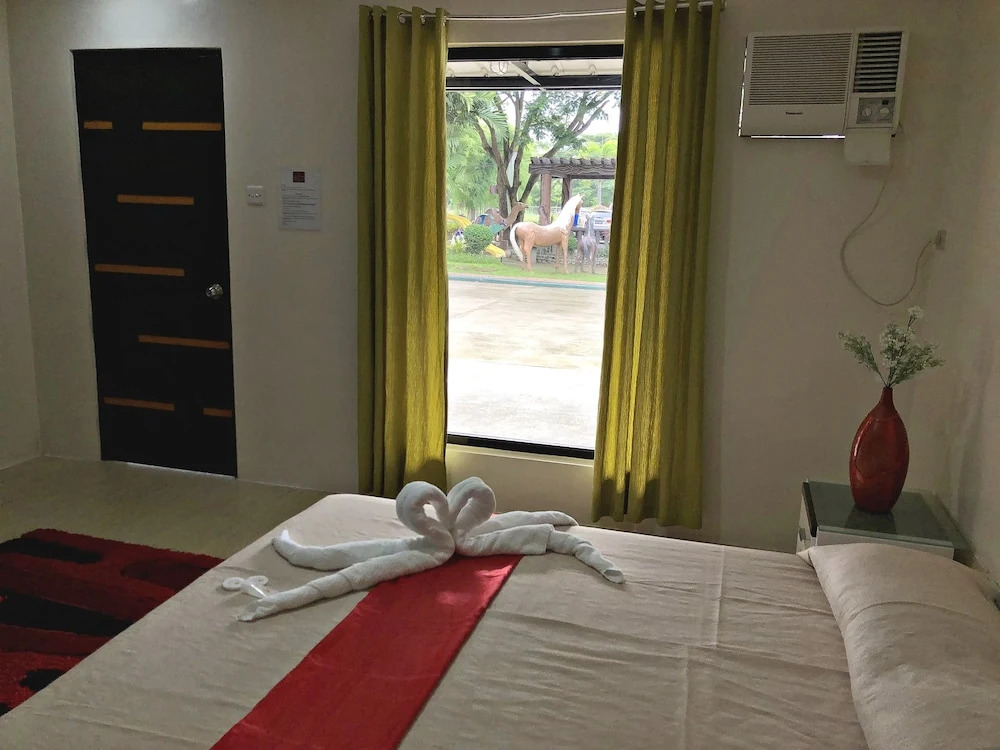 Quezon Premier Hotel Candelaria