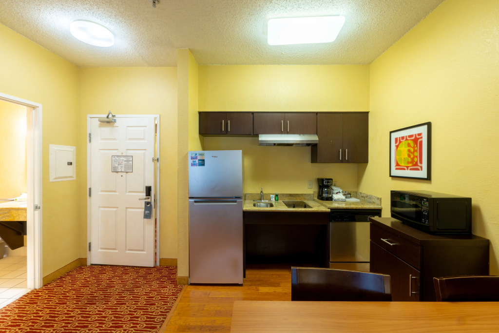 Candlewood Suites Bedford - Fort Worth by IHG