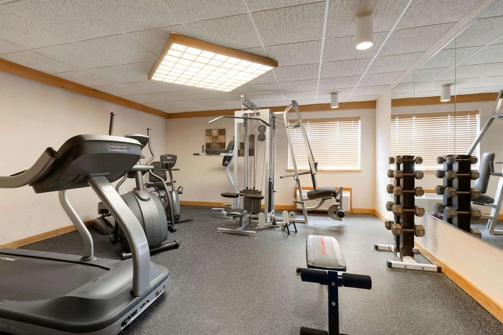 Baymont Inn & Suites Fargo