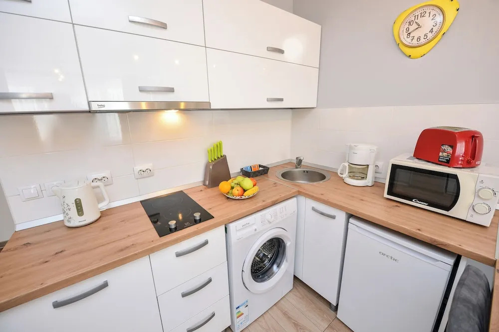 Candy Studio - Cismigiu Gardens - Quiet Room - Open Kitchen -smart Tv